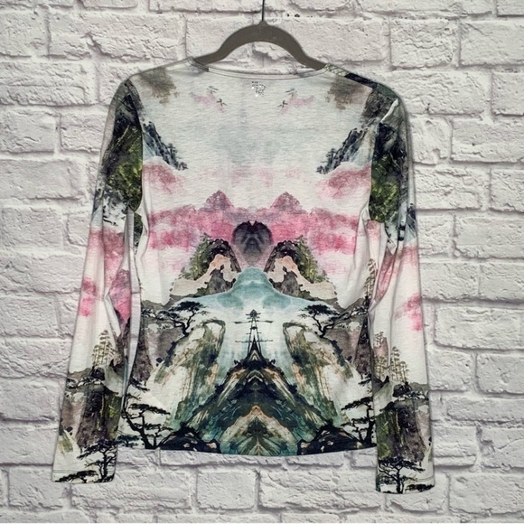 Etoile Du Monde Watercolor Scenic Tree Print V-Neckline Long Sleeve Top - Picture 5 of 12